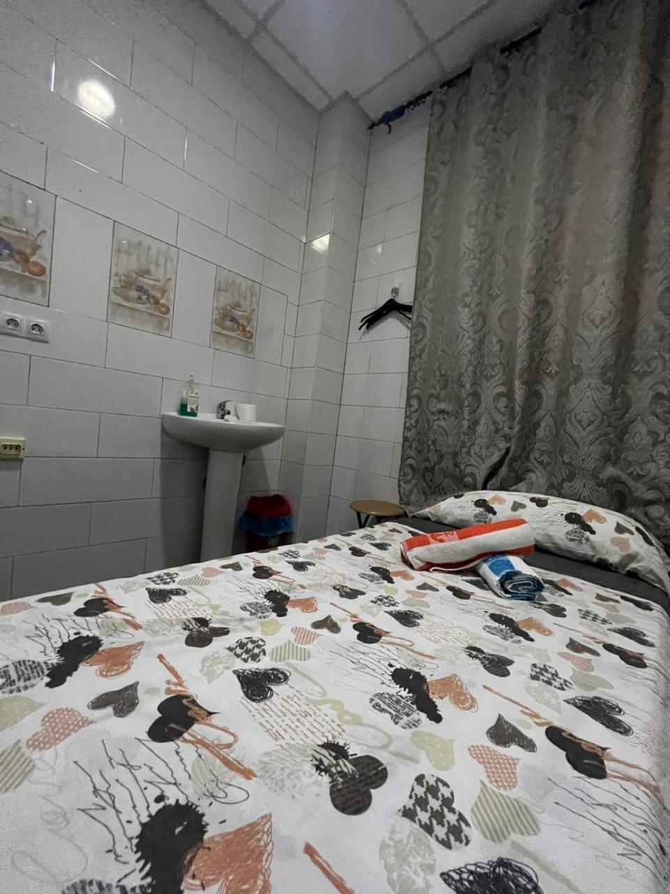 Hostal Milan Alicante Exterior photo
